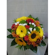 Цветен букет със слънчоглед, гербер, рози и алстромерия