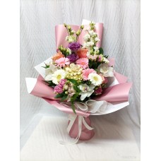 Букет микс от рози, гербер, еустома, орхидея и матиола.