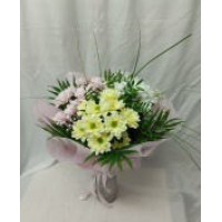 Букет от пъстроцветни хризантеми.