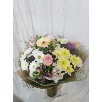 Смесен букет с 13 стръка цветя Смесен букет с 13 стръка цветя