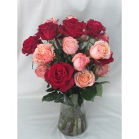 Букет рози във ваза Букет рози във ваза