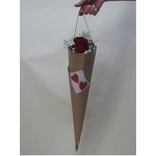 Букет 1 бр. роза, декорирана с гипсофил, нежна зеленина и семпла опаковка.