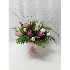 Букет от 19 бр. прекрасни бели и розови лалета.