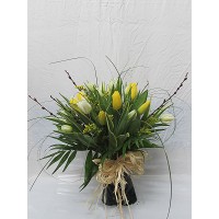 Букет с 29 бр. бели и жълти лалета, без опаковка Букет с 29 бр. бели и жълти лалета, без опаковка