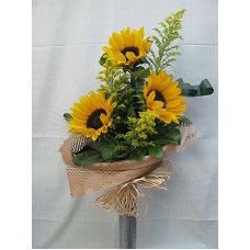 Слънчев букет със слънчогледи и солидаго 
