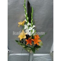Елегантен букет във височина с лилиум и гладиол Елегантен букет във височина с лилиум и гладиол