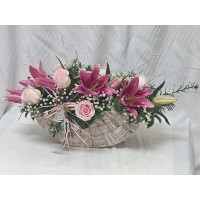 Кошница с лилиум и рози