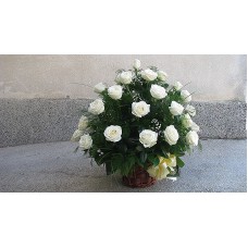 Кошница с 51бр бели рози!