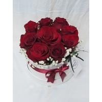 Букет 9 бр. прекрасни червени рози, аранжирани в кутия. Букет 9 бр. прекрасни червени рози, аранжирани в кутия.