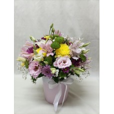 Розов микс от алстромерия, еустома, хризантема.