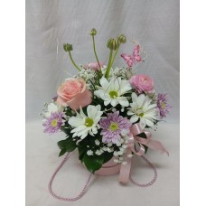Пролет Микс от рози, ранункулос и хризантема.