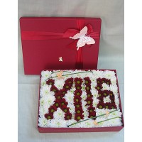 Цифра от хризантеми, аранжирана в кутия. Цифра от хризантеми, аранжирана в кутия.